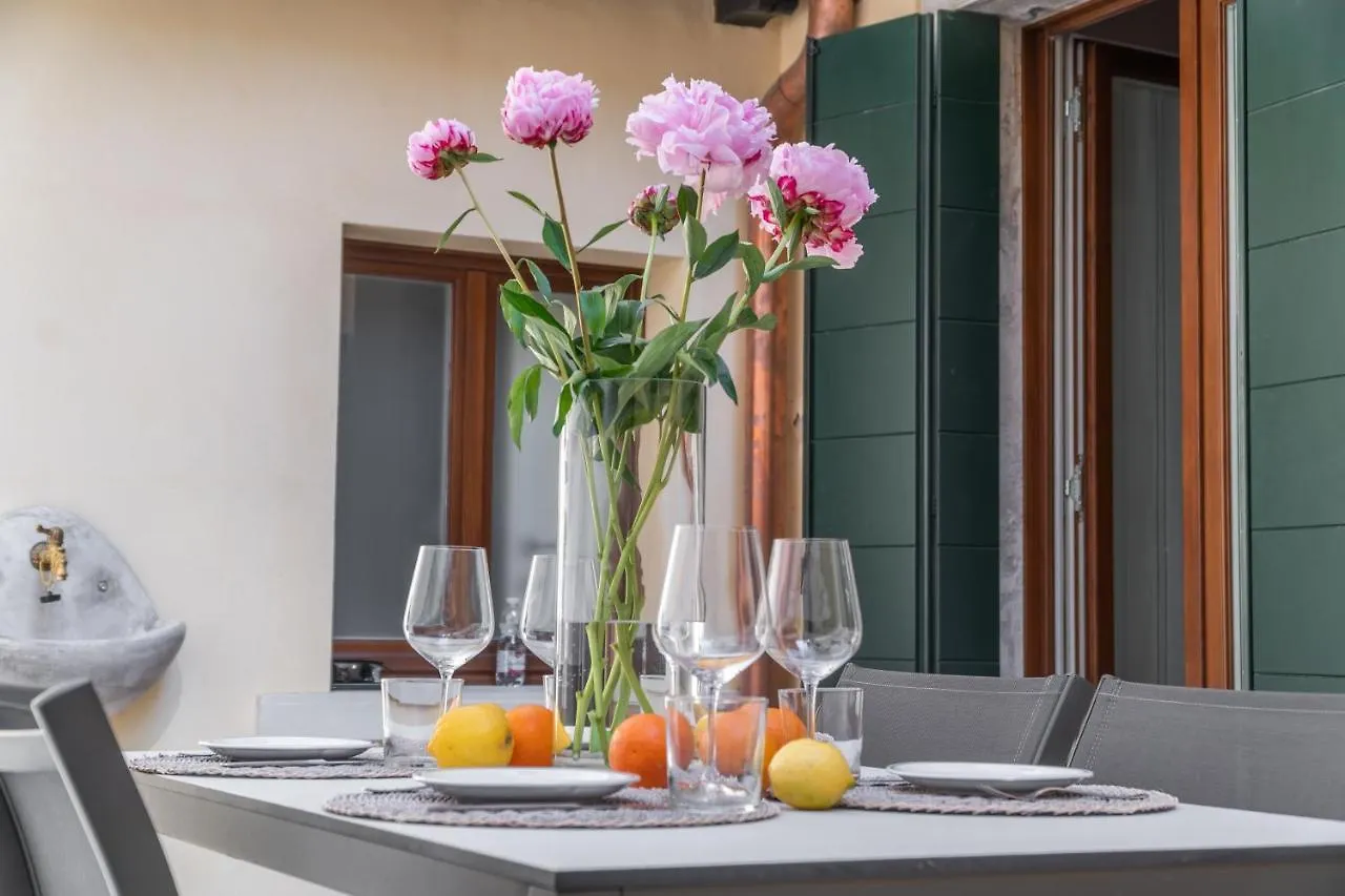 San Giacomo Dall'Orio Garden Apartment R&R Venice 0*,